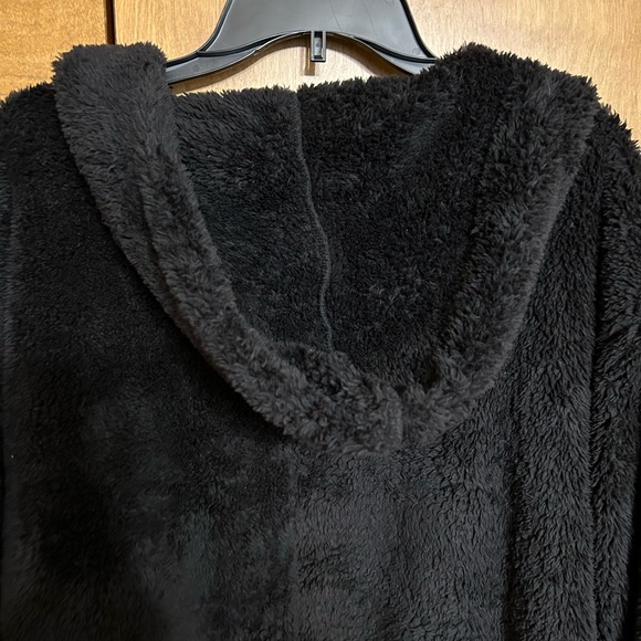 Like new! Amazon $38 Fuzzy hooded open front fleece w/ 2 pockets L Wore once! - Picture 9 of 11